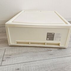 重ねて収納が可能な衣装ケース