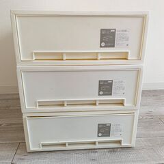 重ねて収納が可能な衣装ケースの画像