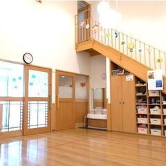 【モンキーポッド保育園／保育補助・子育て支援員】定員12名の少人数保育園／日祝定休／ほぼ残業なしの画像