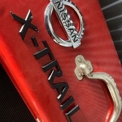 日産 エンブレム  エクストレイルの画像