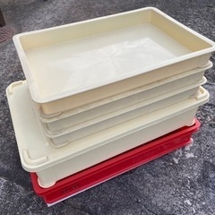 のし餅を広げて形を整える器