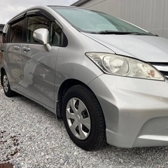ご成約いたしました🎵新春特価 ♪コミコミ価格  走行68,000キロ　ホンダ　☆後期フリード　Gジャストセレクション　6人乗り　HDDナビ+リアカメラ　両側電動ドアの画像