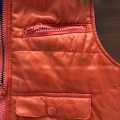 120サイズふわふわベスト　フード付きの画像