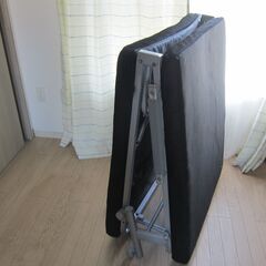 ★　折りたたみ式ベット　★　＜差し上げます＞　引取り可能な方！！