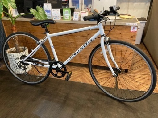 【年末SALE！防犯登録無料！チェーン新品！シボレー】アルミフレーム　6段変速　700×28c クロスバイク　ホワイト