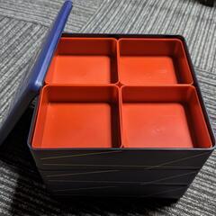 紺色の三段お重の画像