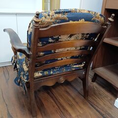 飛騨産業　穂高　キツツキ　ソファ　チェア　花柄　青　フリル　ヴィンテージ　レトロ　アンティーク　サイズ（約）幅71×奥73×高76　　■近隣配送無料 買取GO‼　栄和店の画像