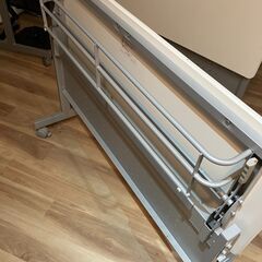 オフィス家具 折りたたみテーブル 棚付き ホワイト 45×120×70(cm)の画像
