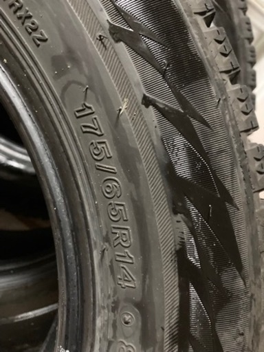 お引渡し決定ｽﾀｯﾄﾞﾚｽﾀｲﾔ175/65R14 値下げ