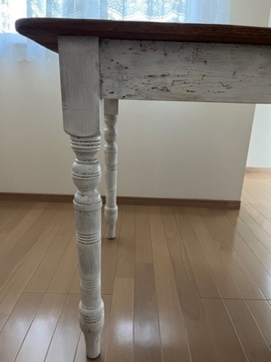 アンティーク調　ダイニングテーブル
