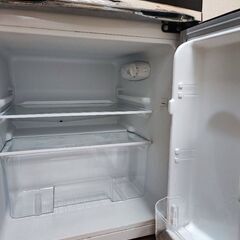 🟥無料🟩小型冷蔵庫とローテーブルの画像
