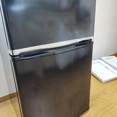 🟥無料🟩小型冷蔵庫とローテーブルの画像