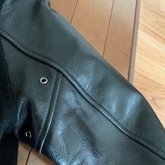 取引中　ビームス　スタジャン　革（腕部分）　Mサイズの画像