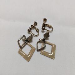 イヤリング　ダイヤ　ベージュホワイト