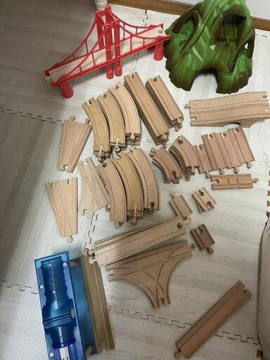 木製レール(車両)トーマス、新幹線はやぶさ、こまちなど+(レール)  値下げしました！