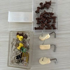 マグカップ、コースター、画鋲他の画像