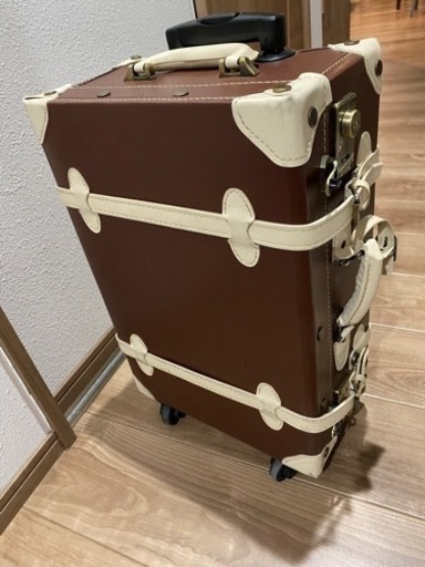 スーツケース　キャリーケース　トランク型