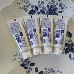 【お取引中】（3本）新品未開封　子供 歯磨きジェル
DENT 
Check Up バナナ味
フッ素 500ppfmの画像