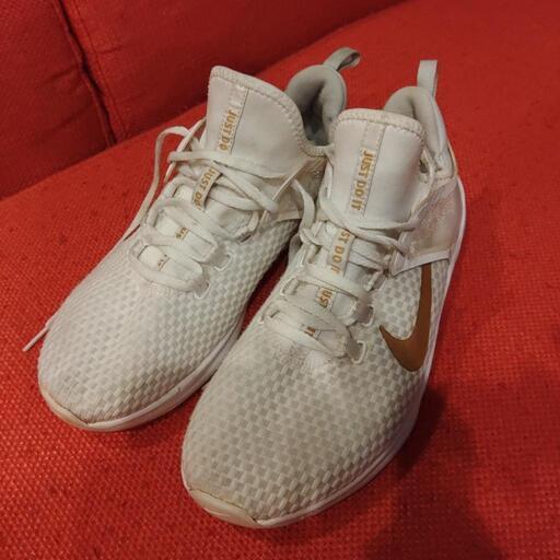 ナイキAirMAXベラ
