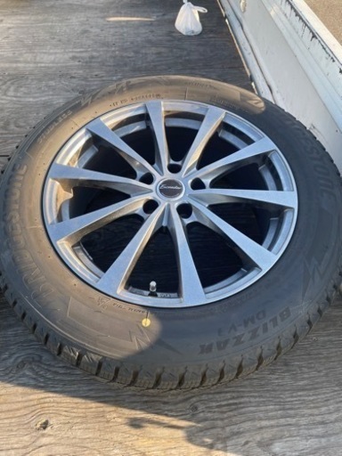 スタッドレスタイヤホイール18インチ