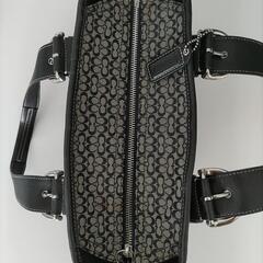 COACHバッグ 黒   肩掛けも可能 の画像
