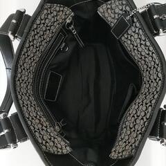 COACHバッグ 黒   肩掛けも可能 の画像
