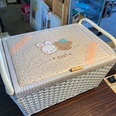 【美品】ベビー衣類収納カゴ　持ち手付き　おむつや肌着、おもちゃの...