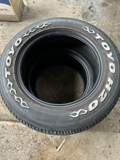 ホワイトレター　タイヤ　ハイエース　４本セット