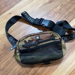 【美品】DC SHOES ショルダーバッグ　ボディバッグ