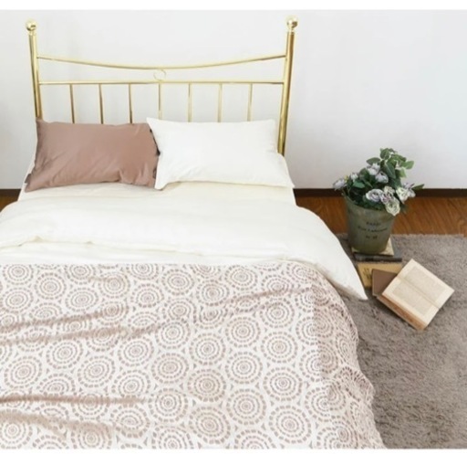 ラグジュアリー　パイプベッド　ゴールド