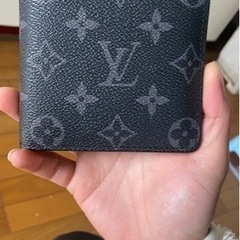 ルイ・ヴィトンのメンズ財布です。