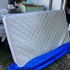 セミダブルマットレス譲りますの画像