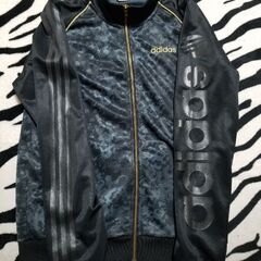 お年玉セール。早い者勝ち。6500円→4900円。adidas ...