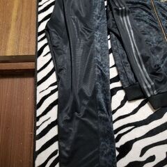 お年玉セール。早い者勝ち。6500円→4900円。adidas 日本ではLsize相当。の画像