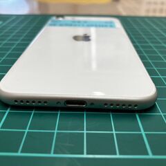 iPhoneSE2ホワイト64G本体のみ(管理No.7)の画像