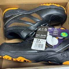 安全靴 25.5cm セーフティーシューズ メガセーフティ つま先鋼先芯 MG-5640 BLK ブラック　　喜多 KITAの画像