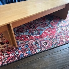 桜の木で作られたテーブルの画像