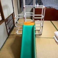 白いジャングルジム