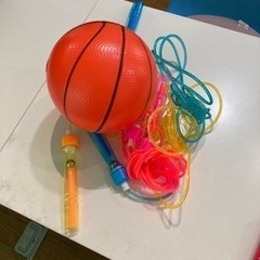 縄跳び3つ、ゴムボール