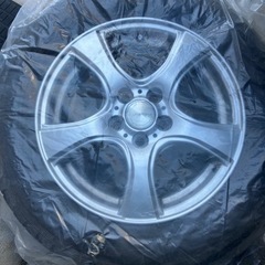 【取り引き中】スタッドレスタイヤ195/65R15 
