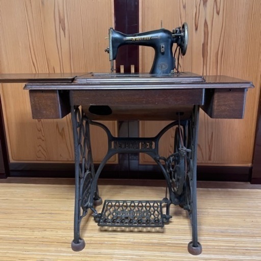 アンティーク足踏みミシン