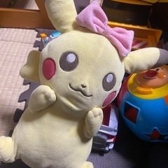 ピカチュウぬいぐるみ