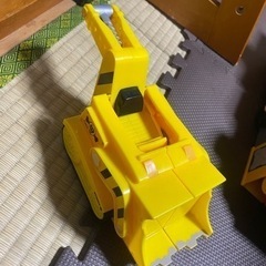 変形するパワーブルドーザー