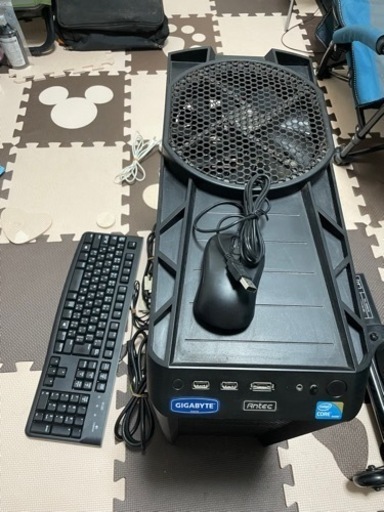 タワー型デスクトップパソコン