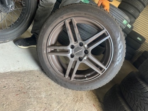 【値下げ】スタッドレスタイヤホイールセット　現行メルセデスベンツcla 200d 205/55R17