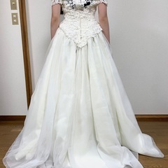 ウエディングドレス(9号/Aimer)、パニエ、ベール、造花ヘッドドレス・手袋・ストッキング等のセットの画像