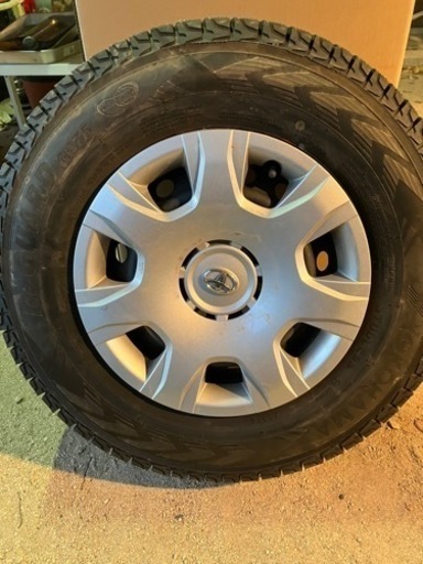 ハイエース　純正ホイール付きスタッドレス！
