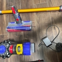 Dyson  掃除機　ダイソンsv10コードレスクリーナー(v8 fluffy extra)　クリンヘッド5点の画像
