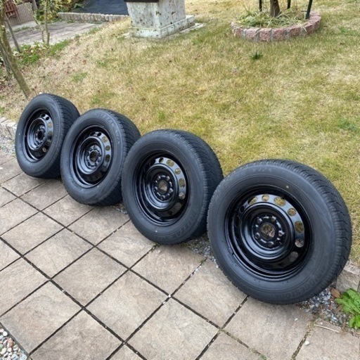 ブリヂストン ブリザックVRX 195/65R15 スタッドレスタイヤ スチールホイール 114.3 5穴 トヨタ ノア ヴォクシー エスクァイア アイシス　マツダ