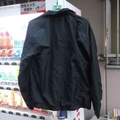 アディダス　　ウインドブレーカー　女性用?　サイズ写真3枚目で確認してください。の画像